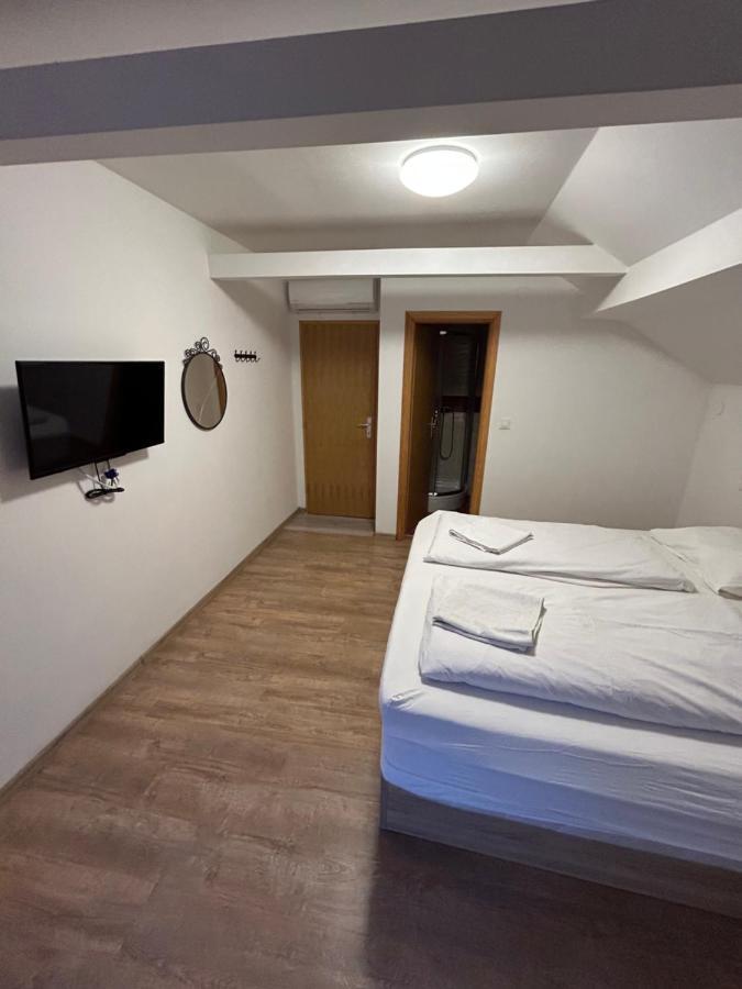 Sobe Zimmer Frei Пожега Екстериор снимка