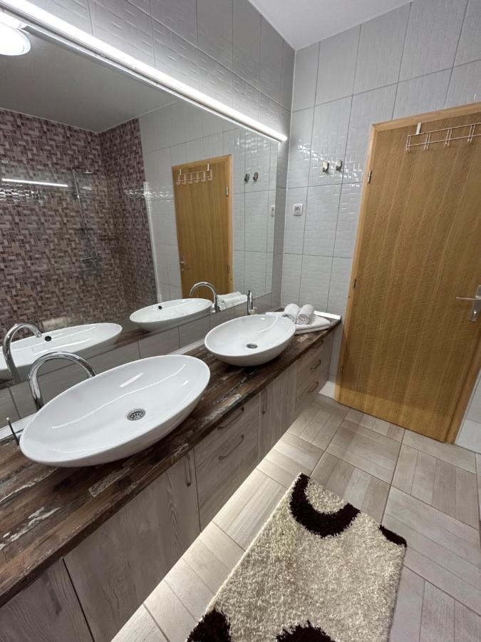 Sobe Zimmer Frei Пожега Екстериор снимка