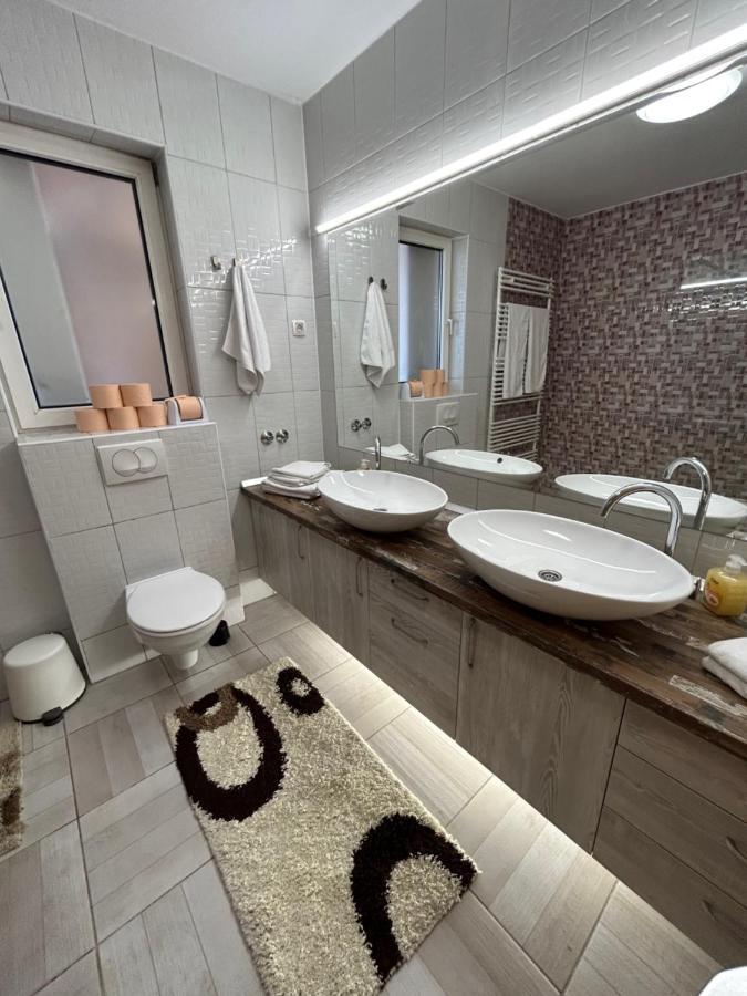 Sobe Zimmer Frei Пожега Екстериор снимка
