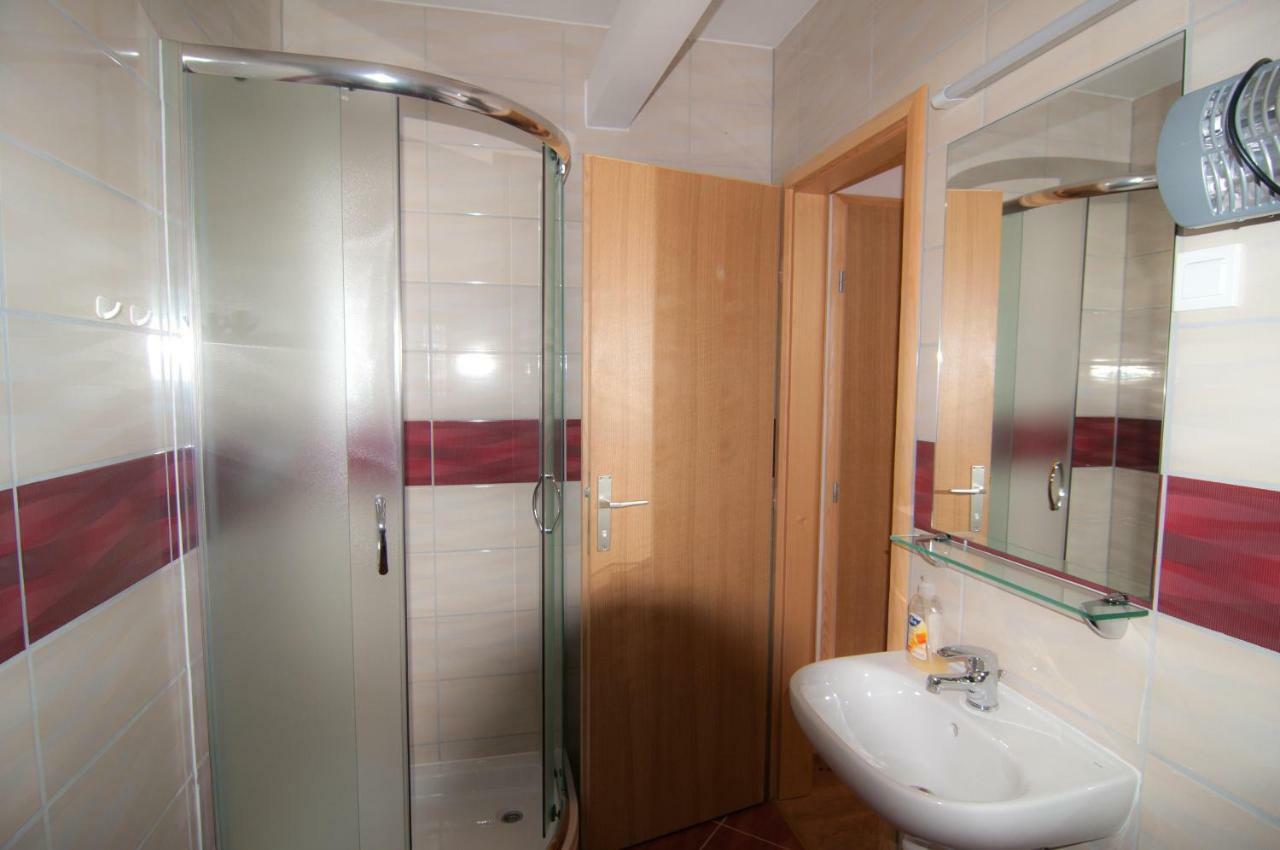 Sobe Zimmer Frei Пожега Екстериор снимка